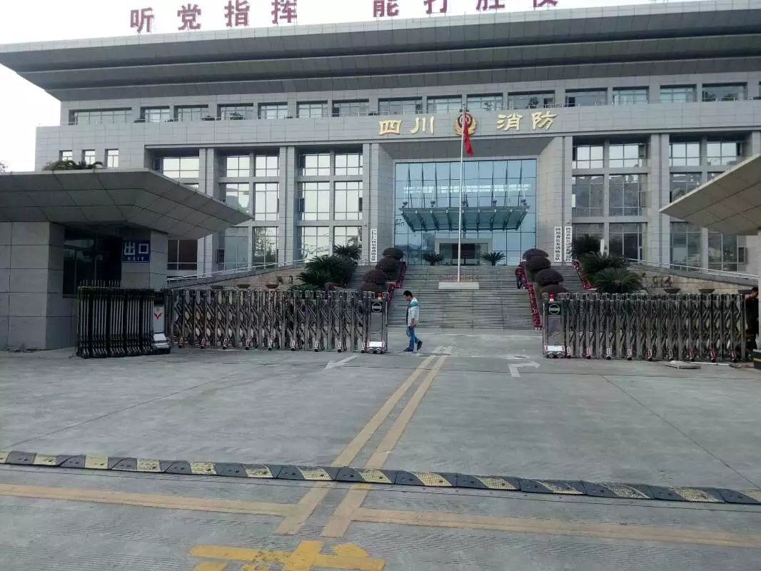 湘潭经开区湘潭经开区四川消防总队伸缩门